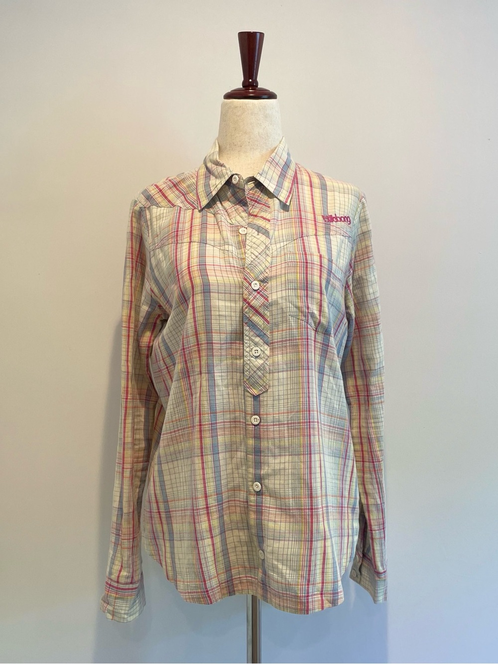 Billabong y2k White Plaid Button-Down Shirt with Pink & Blue Stripes - size M